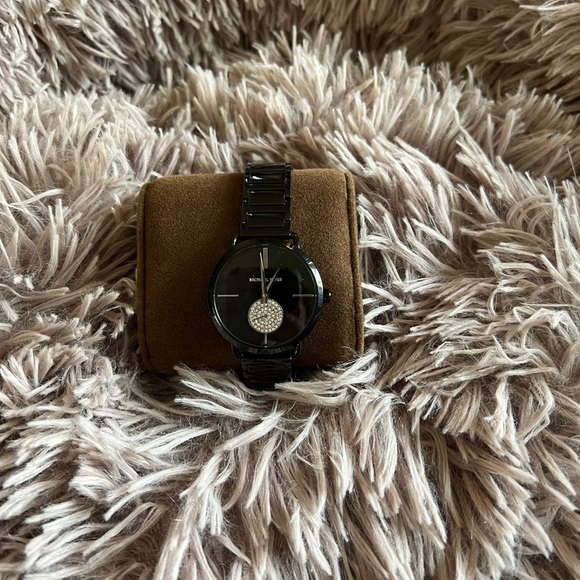 Michael Kors Watch - Picture 4 of 6